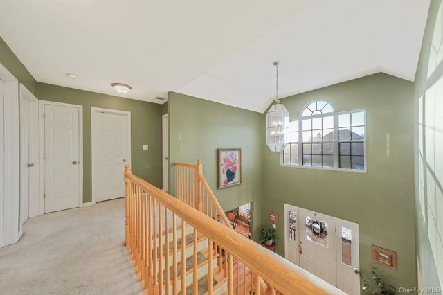 5 Old Neck Court, Manorville, NY 11949