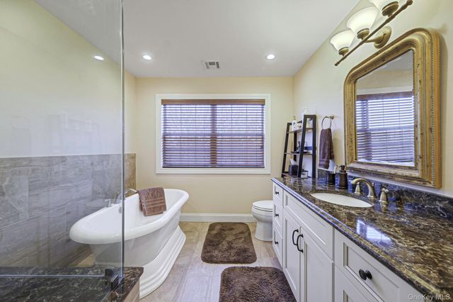 5 Old Neck Court, Manorville, NY 11949