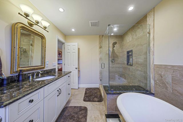 5 Old Neck Court, Manorville, NY 11949