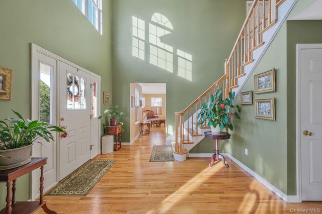 5 Old Neck Court, Manorville, NY 11949