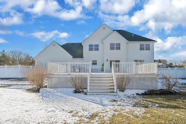 5 Old Neck Court, Manorville, NY 11949