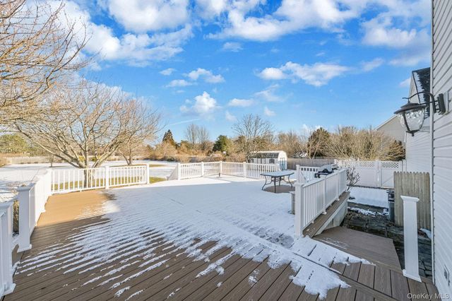 5 Old Neck Court, Manorville, NY 11949