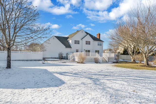 5 Old Neck Court, Manorville, NY 11949