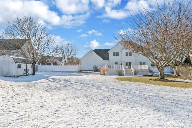 5 Old Neck Court, Manorville, NY 11949