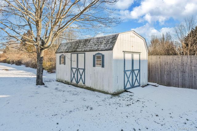 5 Old Neck Court, Manorville, NY 11949