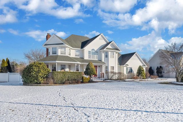 5 Old Neck Court, Manorville, NY 11949