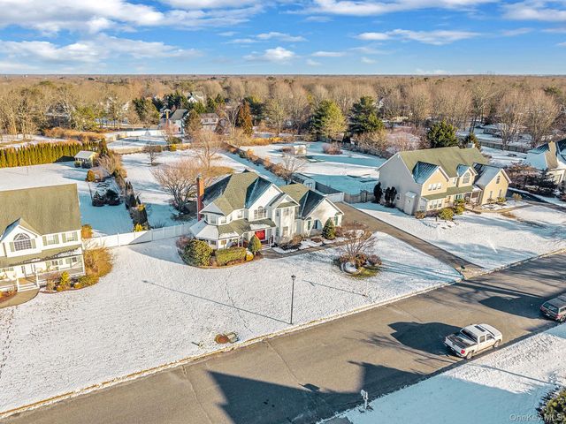 5 Old Neck Court, Manorville, NY 11949