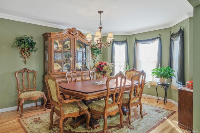 5 Old Neck Court, Manorville, NY 11949