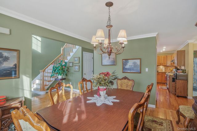 5 Old Neck Court, Manorville, NY 11949