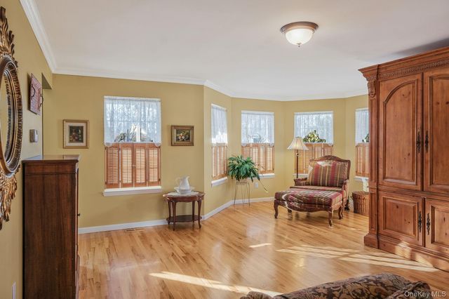 5 Old Neck Court, Manorville, NY 11949