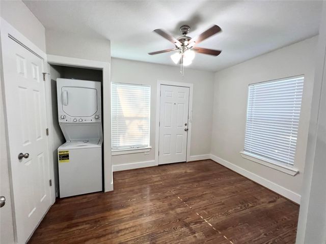 624 E Magnolia, Angleton, TX 77515