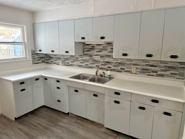 2405 E 3Rd Street, Anderson, IN 46012