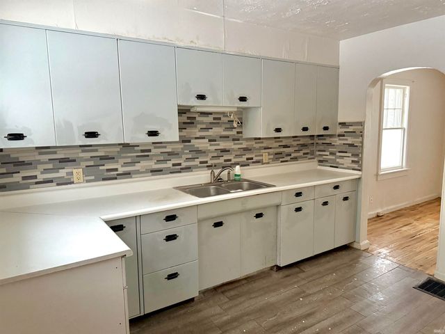 2405 E 3Rd Street, Anderson, IN 46012