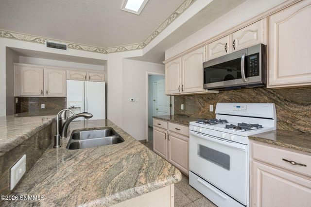 2122 Desert Greens Drive, Las Cruces, NM 88011