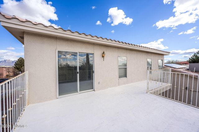 2122 Desert Greens Drive, Las Cruces, NM 88011