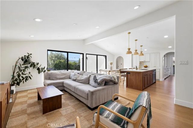 22510 Decoro Drive, Saugus, CA 91350