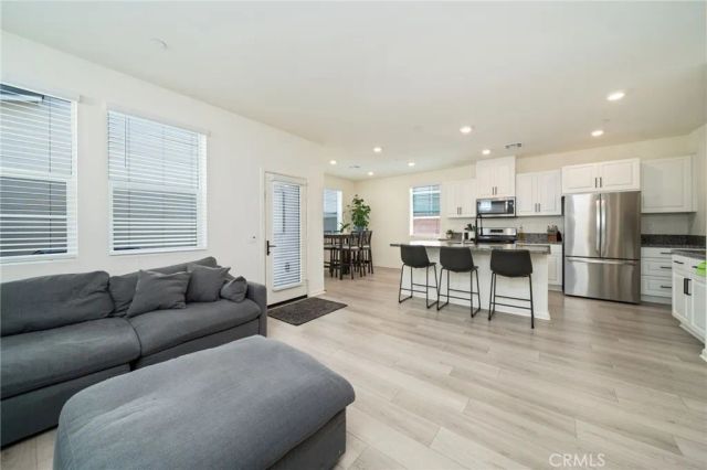 4052 Summer Way, Corona, CA 92883