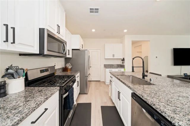 4052 Summer Way, Corona, CA 92883