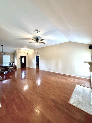 9919 Glenkirk Drive, Houston, TX 77089
