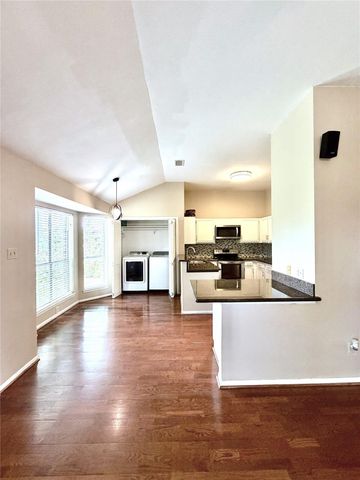 9919 Glenkirk Drive, Houston, TX 77089