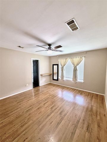 9919 Glenkirk Drive, Houston, TX 77089