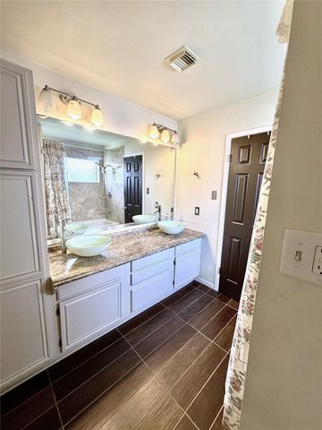 9919 Glenkirk Drive, Houston, TX 77089