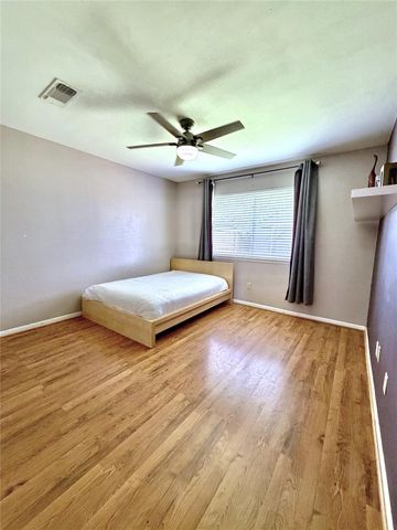 9919 Glenkirk Drive, Houston, TX 77089