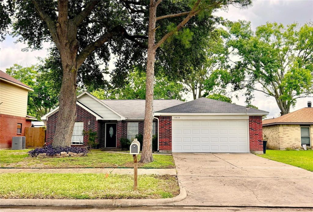 9919 Glenkirk Drive, Houston, TX 77089