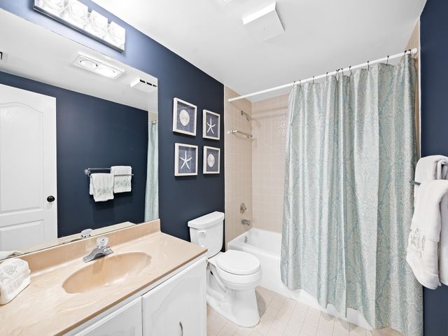 2917 S Ocean Boulevard 304, Highland Beach, FL 33487