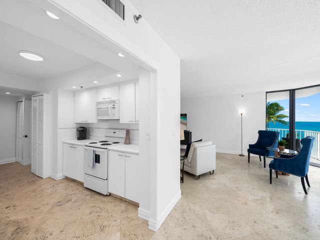 2917 S Ocean Boulevard 304, Highland Beach, FL 33487