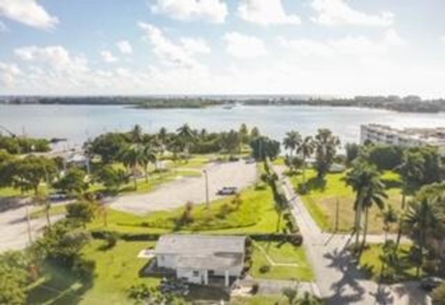 634 Oak Street, Boynton Beach, FL 33435