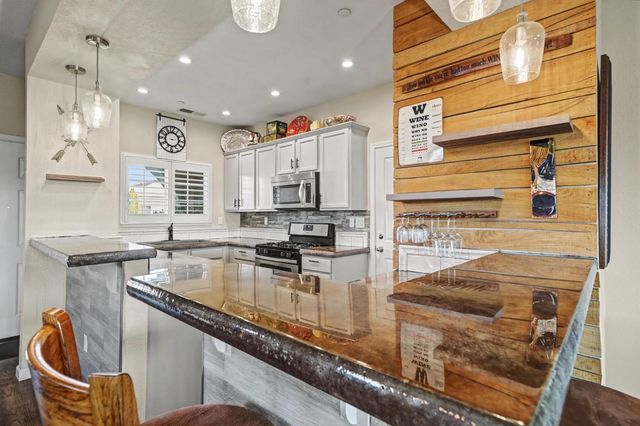 1028 Shakeley Ln, Ione, CA 95640