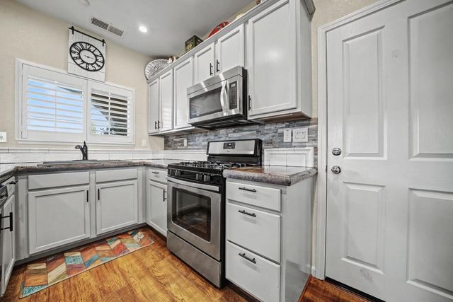 1028 Shakeley Ln, Ione, CA 95640