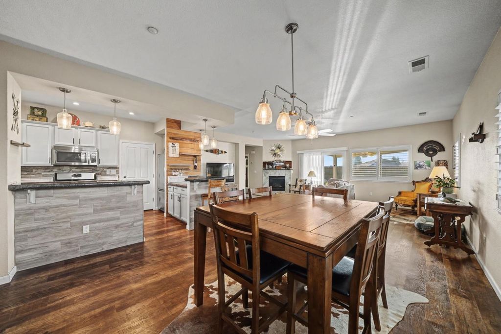 1028 Shakeley Ln, Ione, CA 95640