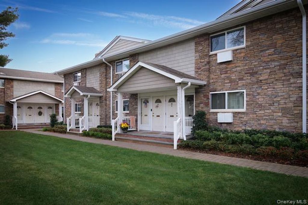 100 Friendly Court Avenue L073, Babylon, NY 11704