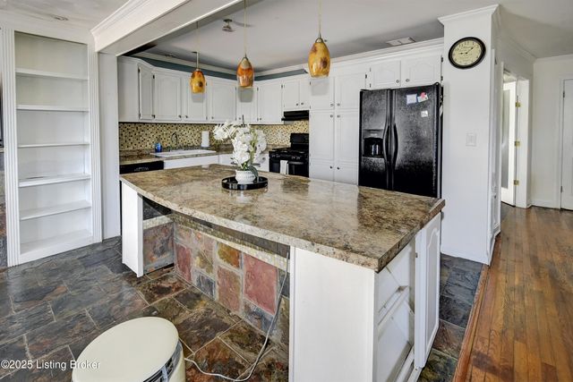 5306 Velle Vista Dr, Louisville, KY 40272