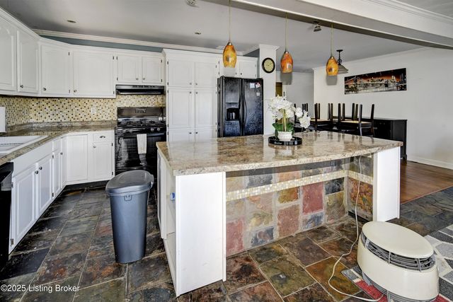 5306 Velle Vista Dr, Louisville, KY 40272