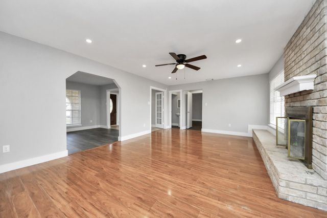 15423 Ridingwood Drive, Houston, TX 77489