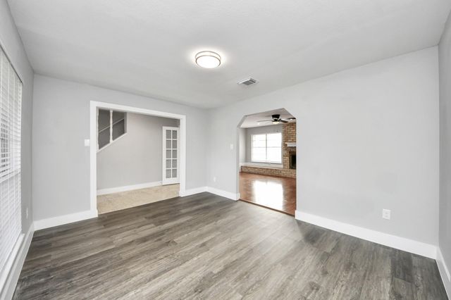 15423 Ridingwood Drive, Houston, TX 77489