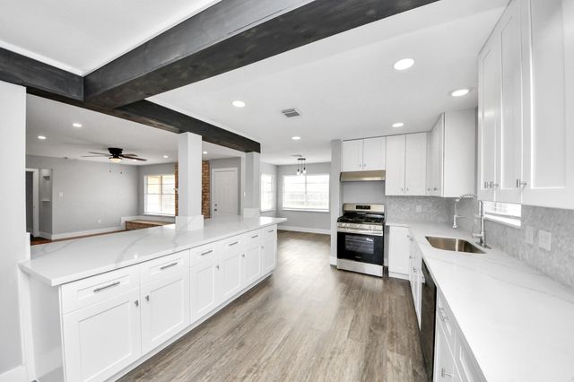 15423 Ridingwood Drive, Houston, TX 77489