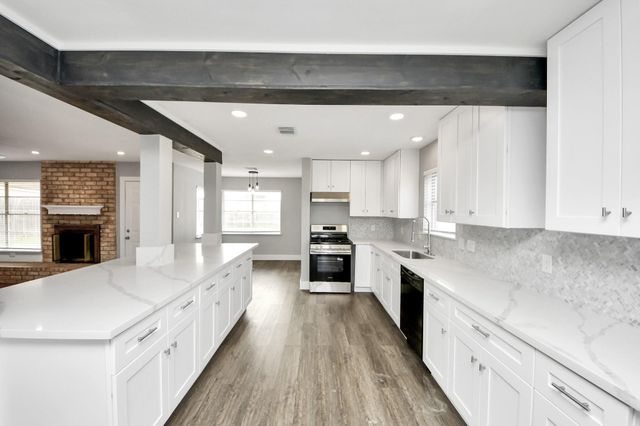 15423 Ridingwood Drive, Houston, TX 77489