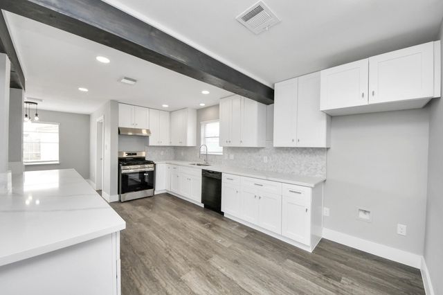 15423 Ridingwood Drive, Houston, TX 77489