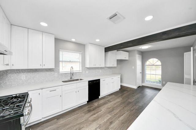 15423 Ridingwood Drive, Houston, TX 77489