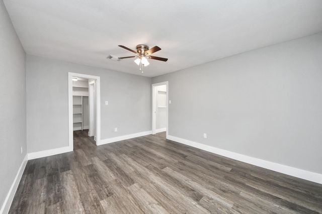 15423 Ridingwood Drive, Houston, TX 77489