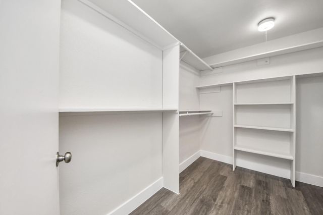 15423 Ridingwood Drive, Houston, TX 77489