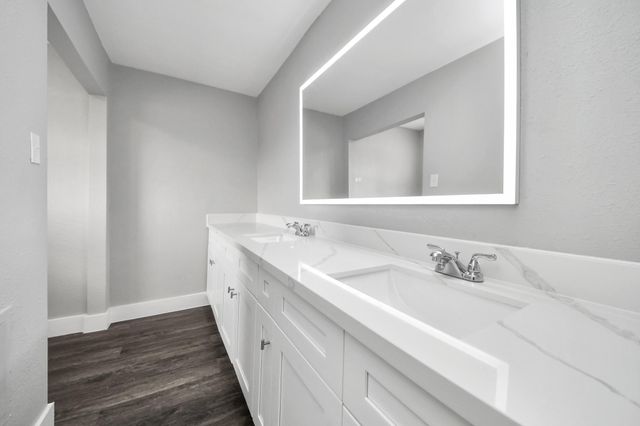 15423 Ridingwood Drive, Houston, TX 77489