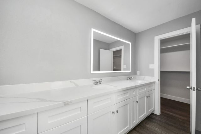 15423 Ridingwood Drive, Houston, TX 77489