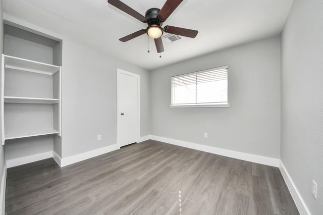 15423 Ridingwood Drive, Houston, TX 77489