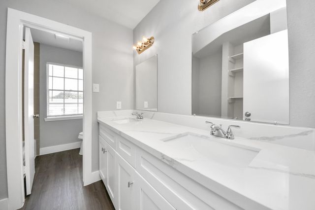 15423 Ridingwood Drive, Houston, TX 77489