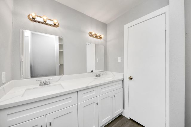 15423 Ridingwood Drive, Houston, TX 77489